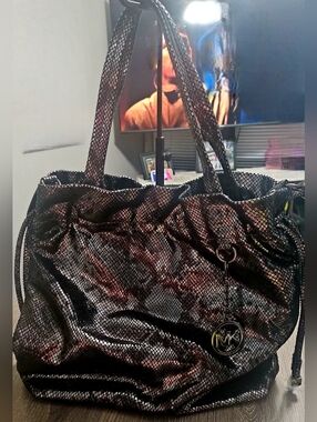 Authentic Michael Kors Faux Python Drawstring Tote Purse Black/Silver/Shimmer